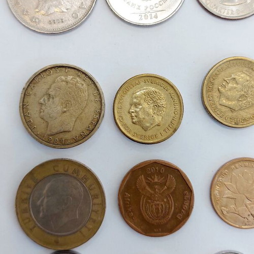 Collection of 14 foreign coins like new from various countries
