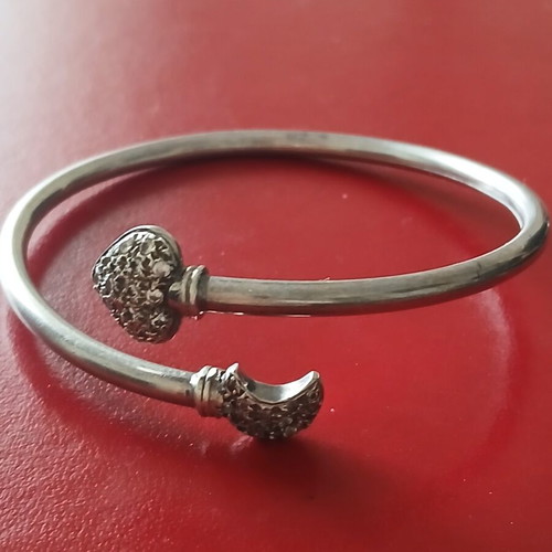 Silver 925 bracelet with zirconia like new, no hallmark