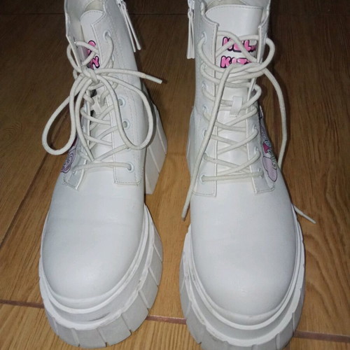 Hello Kitty Bershka boots used, size 40