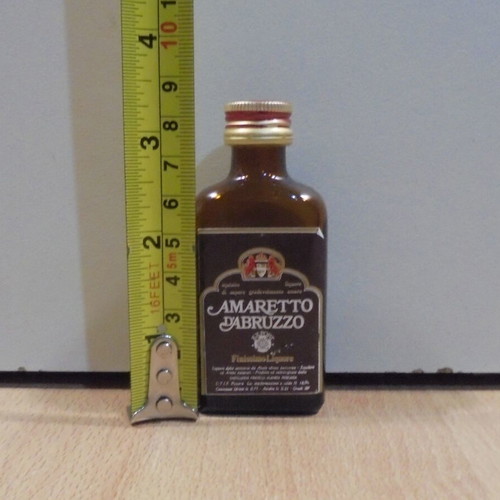 Amaretto D' Abruzzo liqueur old glass miniature bottle 20ml sealed like new
