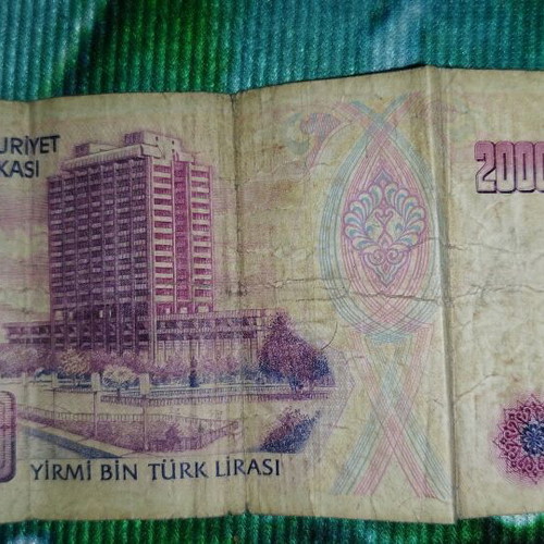 Collectible Turkish lira banknotes used (1970)