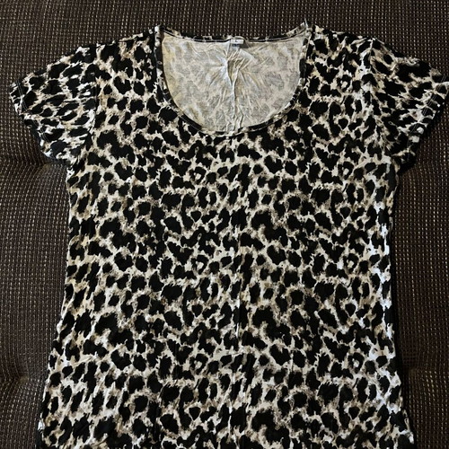 Animal Print Top L leopard pattern, like new