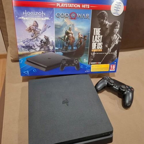PlayStation 4 console with 1 joystick and 17 games, 1TB