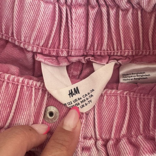 Jean shorts H&M and fuchsia shorts like new, size 122 cm