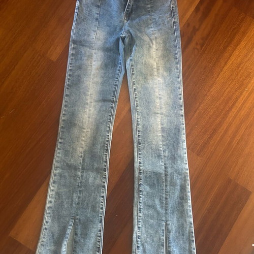 Straight slim jean like new, blue, high waist with small slits