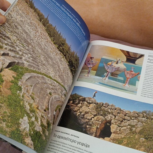 Archaeological sites two volumes like new, Wonderful Greece series