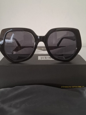 Hawkers Boujee Polarized Black Dark sunglasses new with box and case