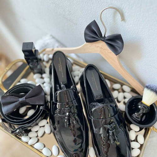 V 19.69 Italia men's black patent leather shoes with gift belt