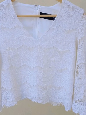 Minkpink crop top boho style like new, size S/M, white lace