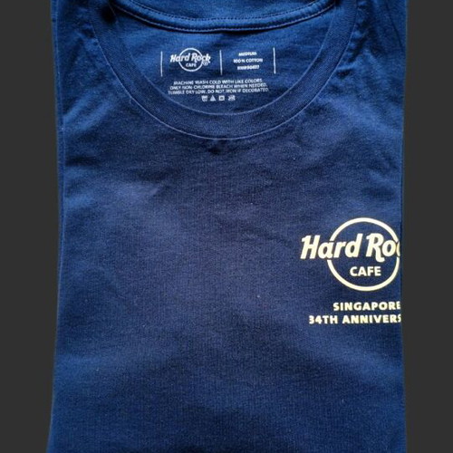 Hard Rock Cafe Singapore T-shirt 34th Anniversary size M like new, multicolor cotton