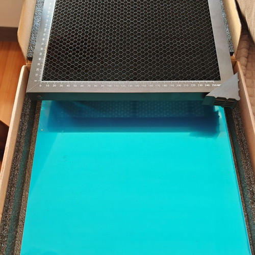 TwoTrees Honeycomb laser cutting and engraving worktable 250×250 mm like new