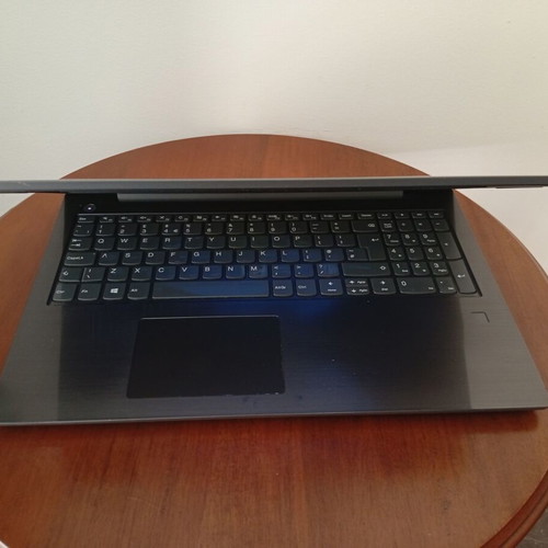 Lenovo V330-15IKB laptop i5 8th Gen 8GB RAM 256GB Samsung SSD Full HD Windows 10 Pro