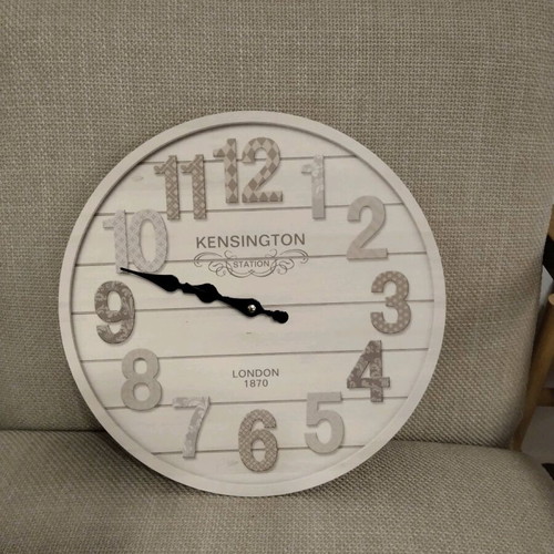Inart decorative wall clock like new with analog display