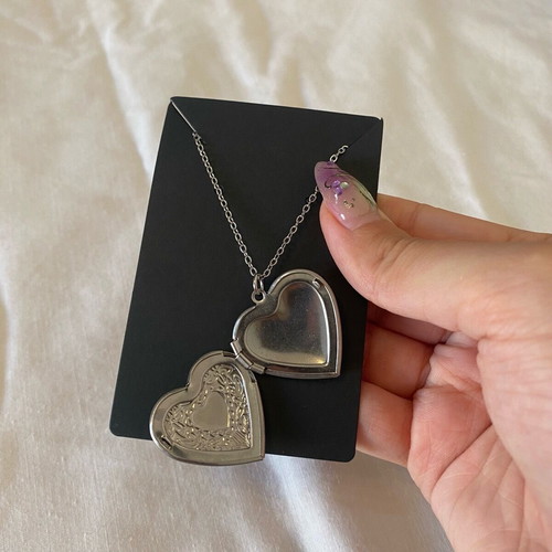 Steel locket pendant that opens new, silver color