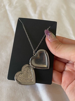 Steel locket pendant that opens new, silver color