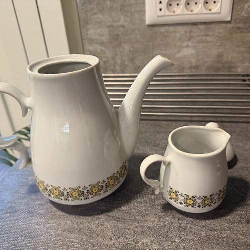 Teapot and creamer set like new, vintage Bulgarian porcelain
