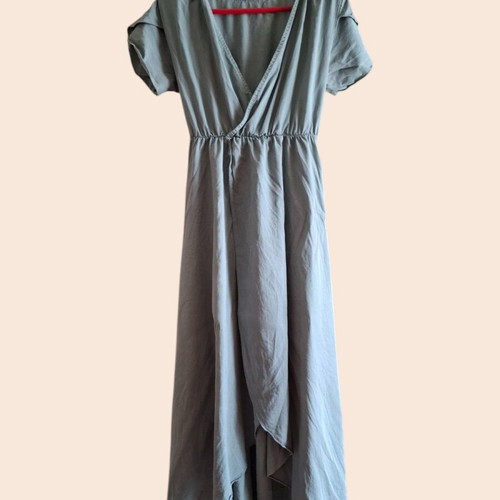 Midi dress green like new, soft and breathable