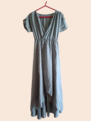 Midi dress green like new, soft and breathable