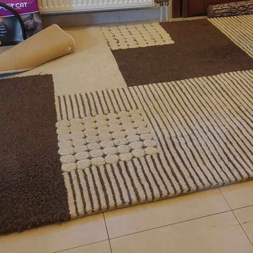 Machine-made low-pile rug 1.75 x 2.10 m