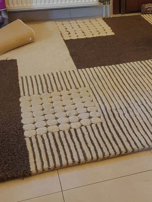 Machine-made low-pile rug 1.75 x 2.10 m
