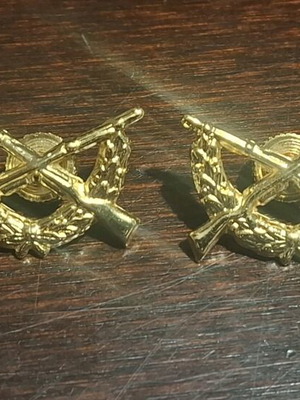 Infantry insignia like new for uniform 8th
