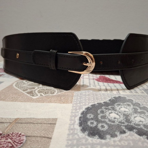Women's wide belt in black or tan, like new, size 80