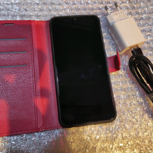Xiaomi Redmi 8A 32GB phone used with case and charger