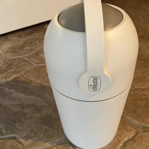 Chicco diaper disposal bin