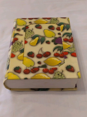 Κουτί χάρτινο χοντρό σαν βιβλίο, σαν καινούργιο, 23x17x5 εκ.