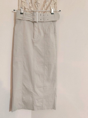 Stradivarius skirt with slit, like new, beige, size S