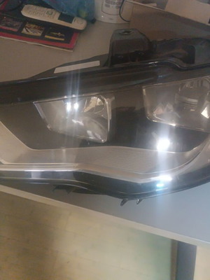 Εμπρός αριστερό φανάρι Audi A1 2014-2018, κωδικός 8V0941003