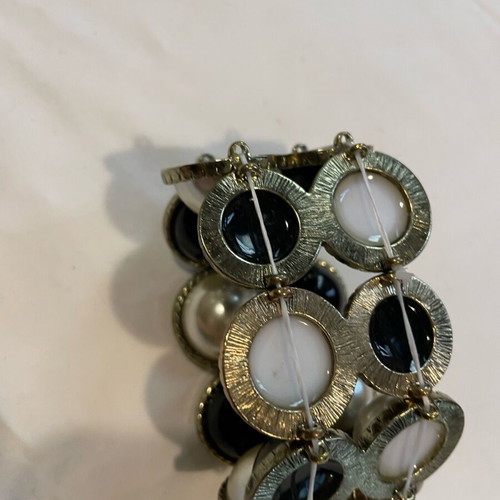 Faux pearl and black cabochon bracelet like new