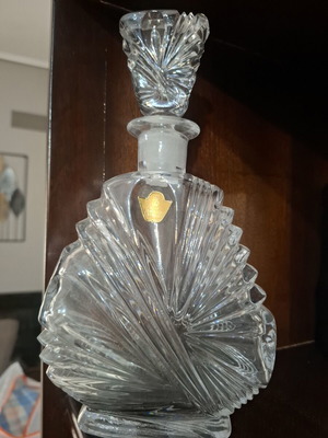 Vintage crystal decanter Art Deco style with embossed details