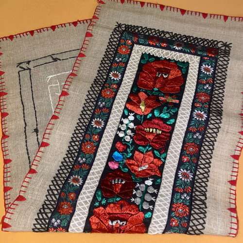 Vintage table runner on natural linen, like new, Hungarian folk embroidery