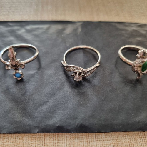 Set of 3 rings with blue, green and white stones