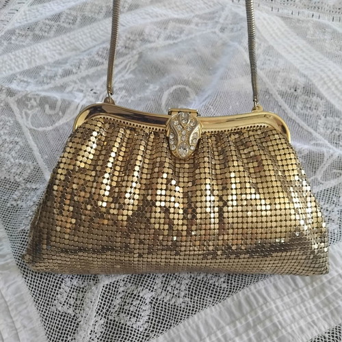Vintage Whiting & Davis Evening Clutch bag like new, gold metal mesh