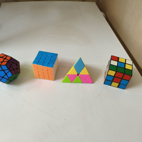 Speedcubes puzzle set with 4 cubes like new