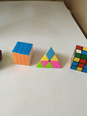 Σετ speedcubes με 4 κύβους σαν καινούργιο
