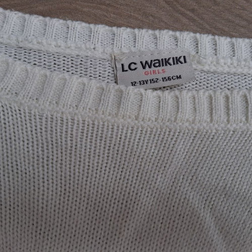 Lc Waikiki sweater used, thin fabric, white with multicolor heart