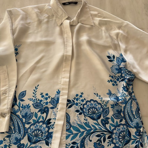Zara shirt with blue floral pattern size medium fits large like new