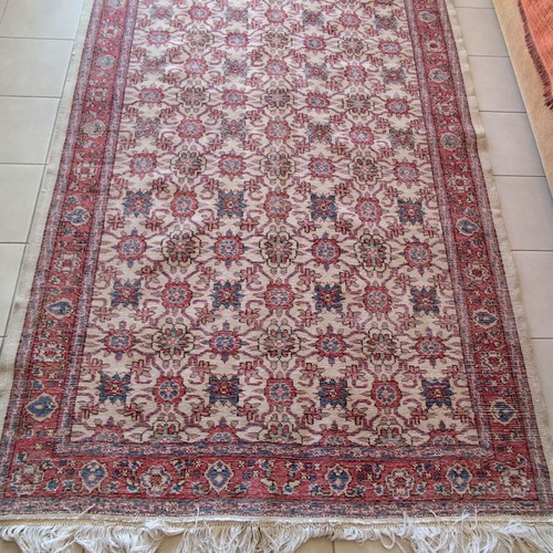 Wool machine-made rug like new 1.50m x 2.50m