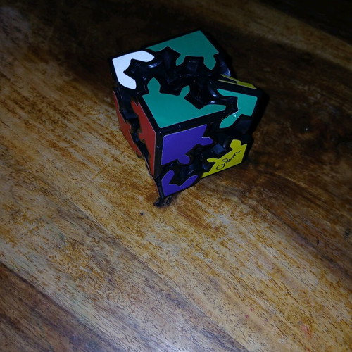 Gear-type puzzle cube like new, anti-stress item