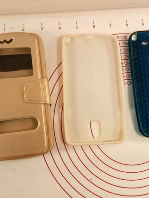 Mobile phone cases used, pack of 3 pieces 15x7 cm