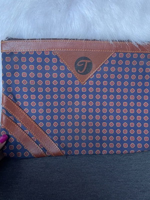 beautiful clutch