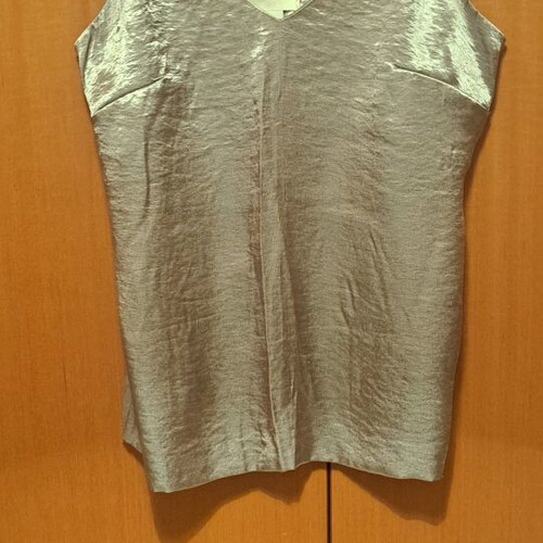 Satin top H&M like new, bronze color, size L
