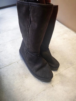 Women's brown fur boots size 37 used