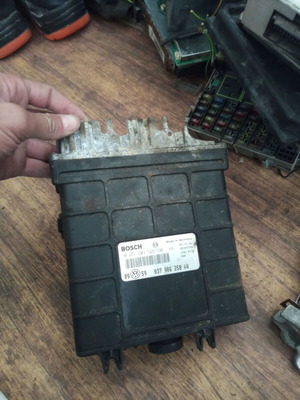 VW Golf 3 1.6 74 Kw 101 Ps computer used Bosch 037906258AQ