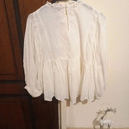 Romantic blouse with kipour design Pull & Bear medium like new, white