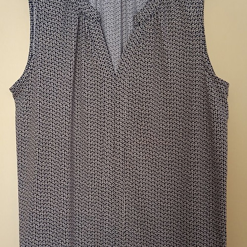 H&M sleeveless women's blouse white and blue size L like new