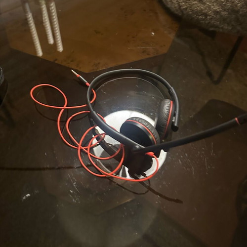 Plantronics Blackwire C3210 On Ear headphones like new wired for office